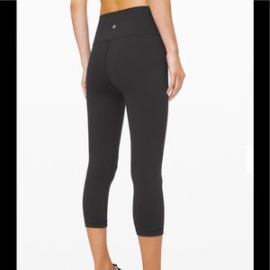 NWT lululemon Wunder Under Crop
Full-On Luon 4